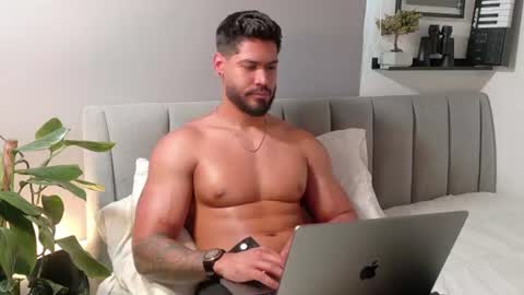 Tomas Ferrer online show from June 12, 9:25 pm