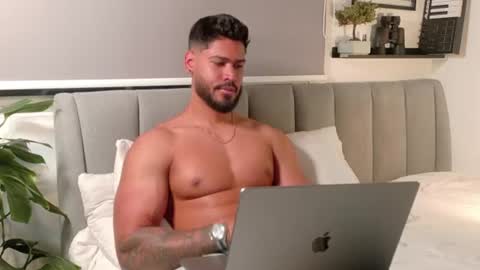 Tomas Ferrer online show from June 22, 3:25 am