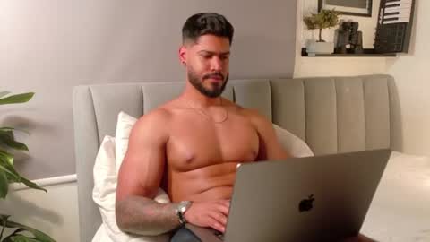Tomas Ferrer online show from June 24, 12:20 am