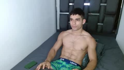 tomaz_18 online show from April 4, 3:31 pm