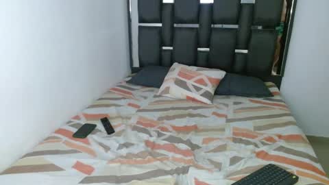 tomaz_18 online show from April 7, 4:29 pm