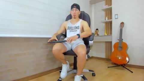 Snapshot of tombardem chatting on December 14, 7:18 pm Tom Bardem online show from December 14, 7:18 pm