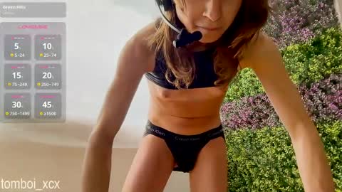 Snapshot of tomboi_xcx chatting on April 7, 9:04 pm tomboiii online show from April 7, 9:04 pm