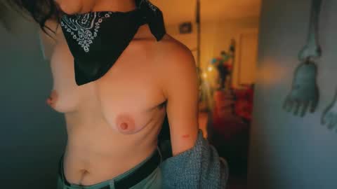 Snapshot of tomboy_titties chatting on September 17, 8:27 am tomboy_titties online show from September 17, 8:27 am