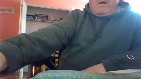 Snapshot of tomcat4848 chatting on December 22, 4:04 pm tomcat4848 online show from December 22, 4:04 pm