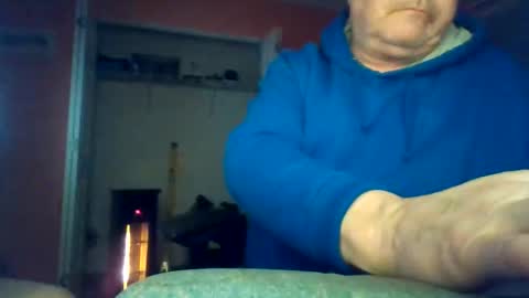 Snapshot of tomcat4848 chatting on January 11, 1:32 am tomcat4848 online show from January 11, 1:32 am