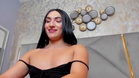 Snapshot of tomlondon_ chatting on January 14, 5:56 pm online show from January 14, 5:56 pm