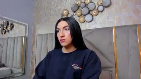 Snapshot of tomlondon_ chatting on January 16, 11:48 am online show from January 16, 11:48 am