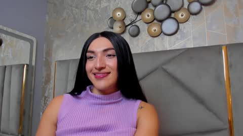 Snapshot of tomlondon_ chatting on January 24, 3:55 pm online show from January 24, 3:55 pm