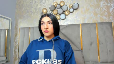 Snapshot of tomlondon_ chatting on February 2, 11:51 am online show from February 2, 11:51 am
