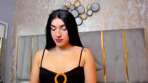 Snapshot of tomlondon_ chatting on February 3, 11:42 am online show from February 3, 11:42 am
