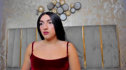 Snapshot of tomlondon_ chatting on February 5, 11:44 am online show from February 5, 11:44 am