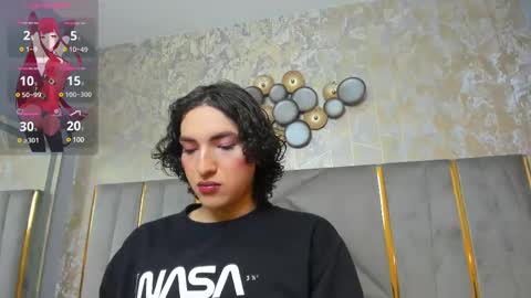 Snapshot of tomlondon_ chatting on February 25, 11:30 am online show from February 25, 11:30 am