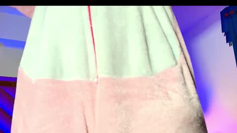 Snapshot of tomlondon_ chatting on September 17, 12:40 pm online show from September 17, 12:40 pm