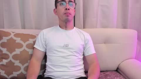 Snapshot of tommas_johnson chatting on February 17, 3:36 am Tomas online show from February 17, 3:36 am