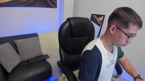 Snapshot of tommas_johnson chatting on February 25, 4:00 am Tomas online show from February 25, 4:00 am