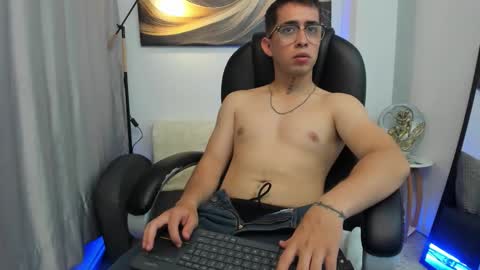 Snapshot of tommas_johnson chatting on February 28, 2:34 am Tomas online show from February 28, 2:34 am