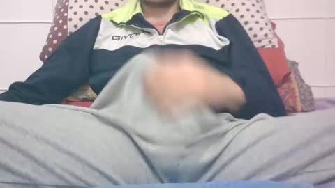 Snapshot of tommaso9046 chatting on January 18, 5:04 pm tommaso9046 online show from January 18, 5:04 pm