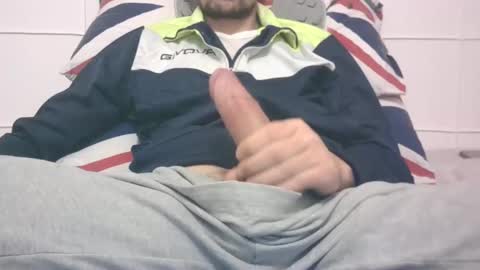 Snapshot of tommaso9046 chatting on February 2, 3:39 pm tommaso9046 online show from February 2, 3:39 pm