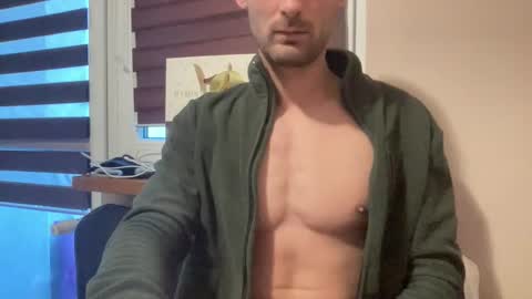 Snapshot of tommi77799 chatting on January 19, 7:34 am tommi77799 online show from January 19, 7:34 am