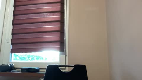 tommilovee online show from April 4, 7:50 am