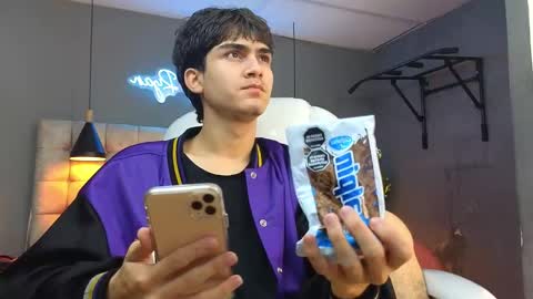 Tommy  online show from February 8, 7:04 am