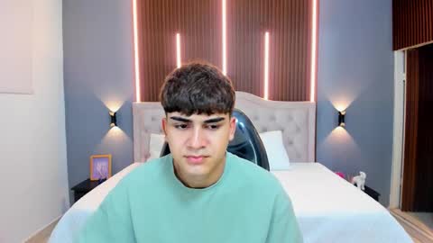 Tommy  online show from November 2, 3:31 am