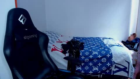 Twitter BreddTommy IG tommy bredd online show from February 26, 6:07 pm