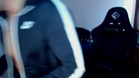 Twitter BreddTommy IG tommy bredd online show from April 12, 6:35 pm