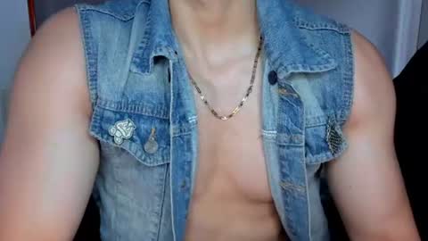 Snapshot of tommy_bred chatting on July 1, 7:46 pm Twitter BreddTommy IG tommy bredd online show from July 1, 7:46 pm