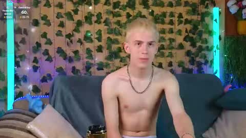 Snapshot of tommy_crash chatting on June 13, 8:23 am Tommy online show from June 13, 8:23 am