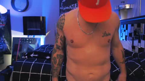 Snapshot of tommy_knuckles chatting on December 28, 3:26 pm Tommy online show from December 28, 3:26 pm