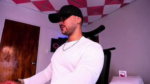 tommy_sccott online show from December 5, 3:59 am