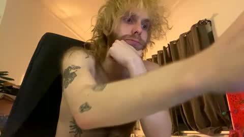 Snapshot of tommyg6420 chatting on September 28, 9:42 pm First Show ever 3 online show from September 28, 9:42 pm