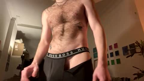 Snapshot of tommyg6420 chatting on October 27, 8:13 pm First Show ever 3 online show from October 27, 8:13 pm