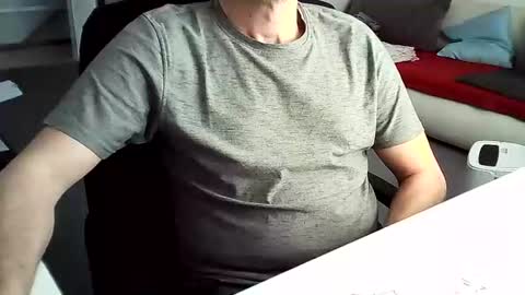 Snapshot of tomtom02029 chatting on December 16, 11:44 am Tom online show from December 16, 11:44 am