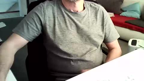 Snapshot of tomtom02029 chatting on December 16, 2:49 pm Tom online show from December 16, 2:49 pm