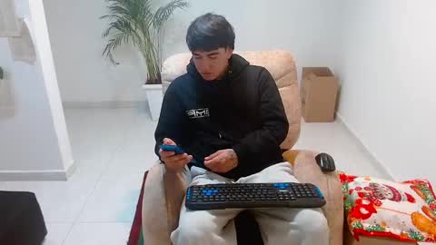 Snapshot of tomy337271 chatting on December 17, 12:55 pm tomy337271 online show from December 17, 12:55 pm