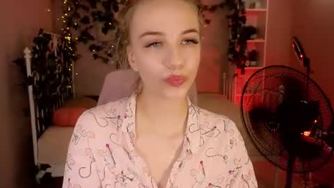 Snapshot of toni_ray chatting on July 13, 5:54 am Tony online show from July 13, 5:54 am