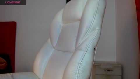 TONI BELMONT online show from December 11, 9:45 pm