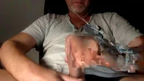 Snapshot of tonic999 chatting on November 6, 5:58 pm Call me Calvin online show from November 6, 5:58 pm