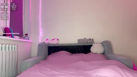 Nana and Sara online show from February 14, 1:08 pm