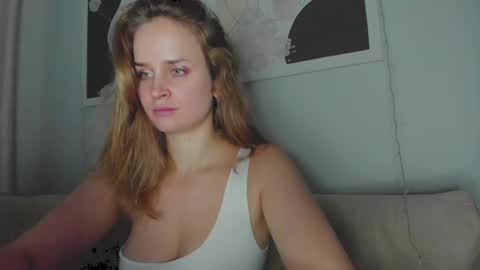 Snapshot of tony_and_alice chatting on December 4, 8:29 pm Tony and Alice online show from December 4, 8:29 pm