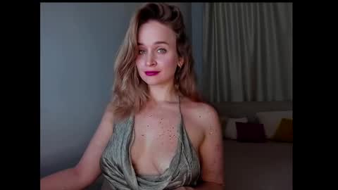 Snapshot of tony_and_alice chatting on December 23, 8:25 pm Tony and Alice online show from December 23, 8:25 pm