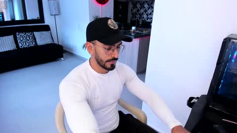 tony muscle1 online show from January 17, 10:23 pm