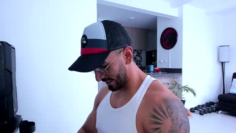 tony muscle1 online show from February 23, 6:34 pm