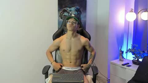 tony_petrov online show from October 24, 4:53 am