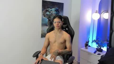 tony_petrov online show from November 16, 1:28 pm