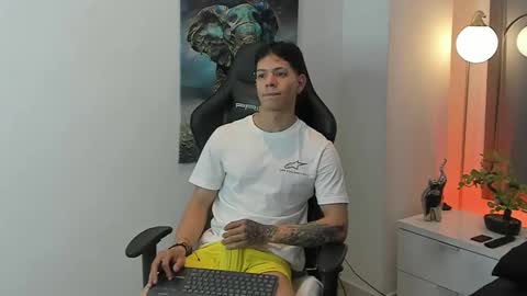 tony_petrov online show from November 26, 1:34 pm