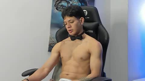 tony_petrov online show from December 5, 2:14 pm